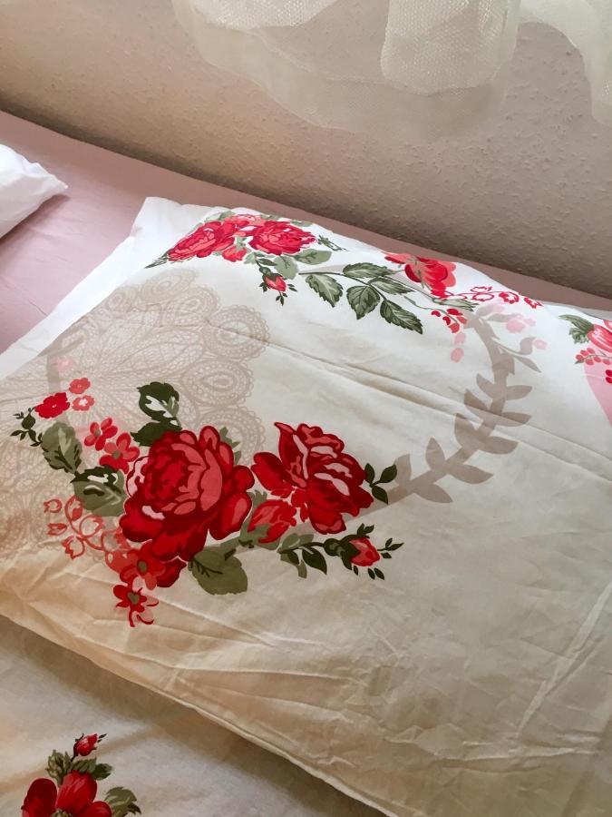 Romantic Two Bedroom Apartments In The Hills Of Budapest With Private Parking Esterno foto