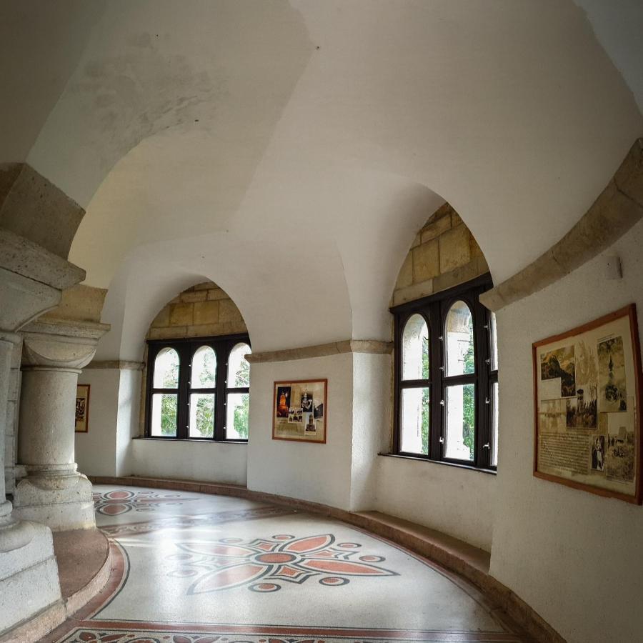 Romantic Two Bedroom Apartments In The Hills Of Budapest With Private Parking Esterno foto