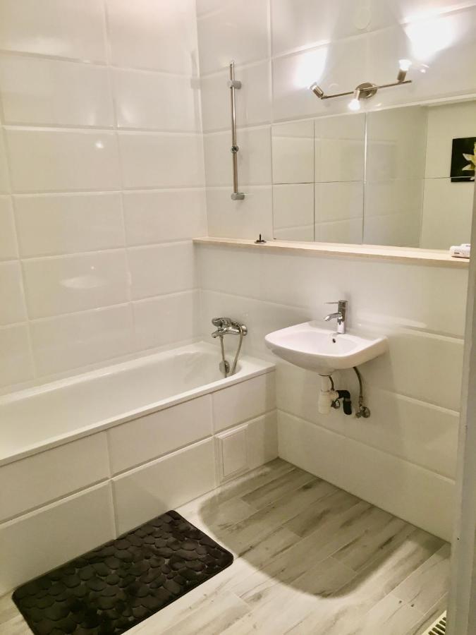 Romantic Two Bedroom Apartments In The Hills Of Budapest With Private Parking Esterno foto